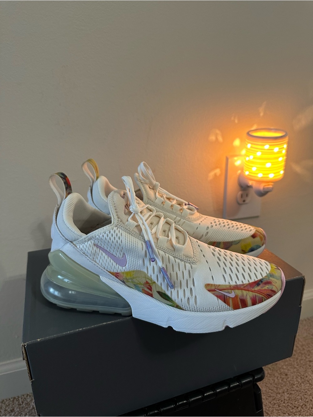 Nike Air Max 270 White Floral, Women’s White Sneakers. Size 7.5